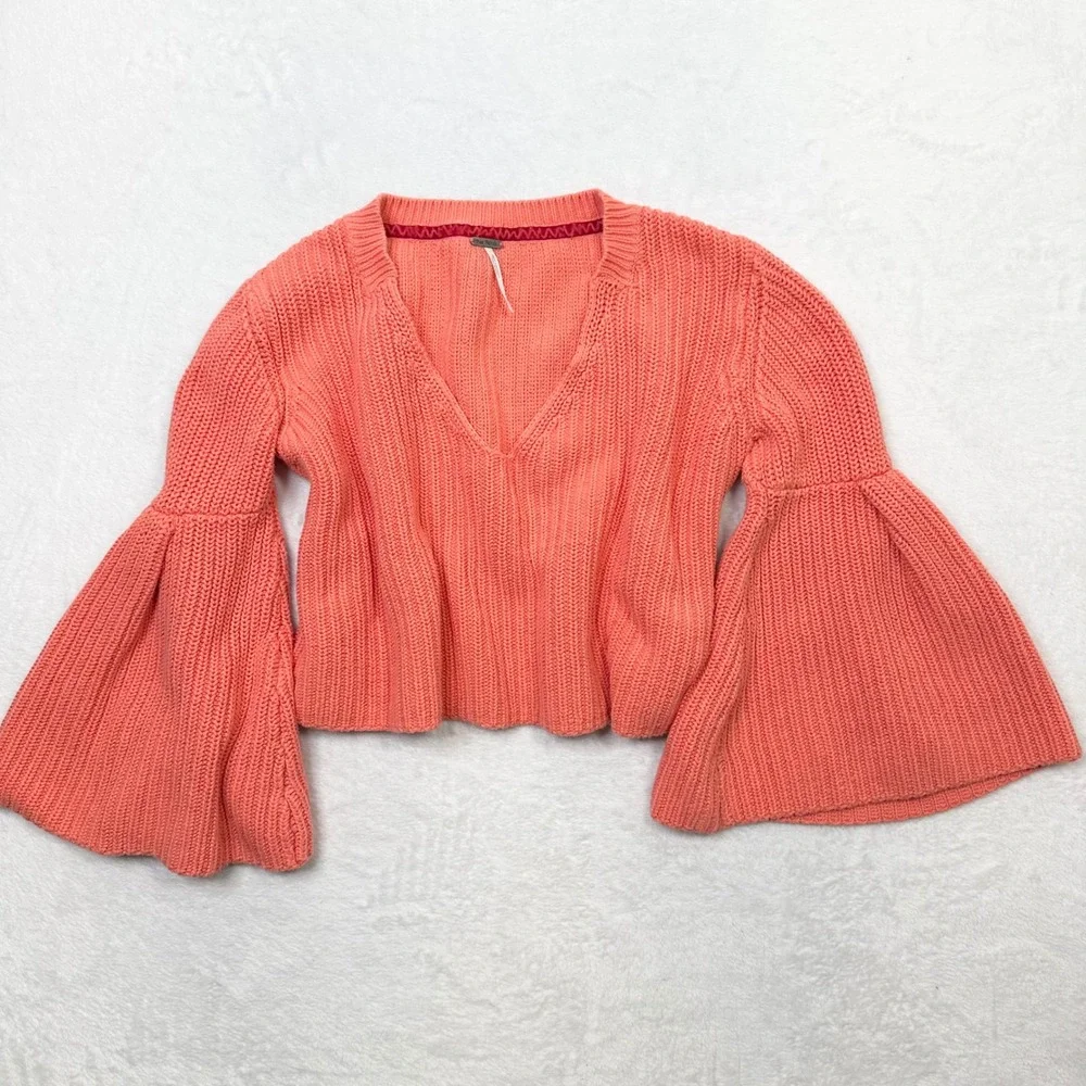 Free People Sweater Small Pullover Loose Bell Sleeve V Neck‎ Knit Cropped Coral